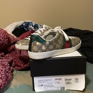 Gucci Ace low bee monogram